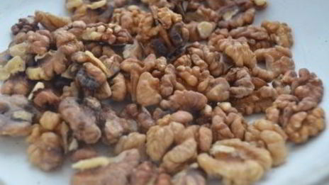 ирландский содовый хлеб с пармезаном и грецкими орехами