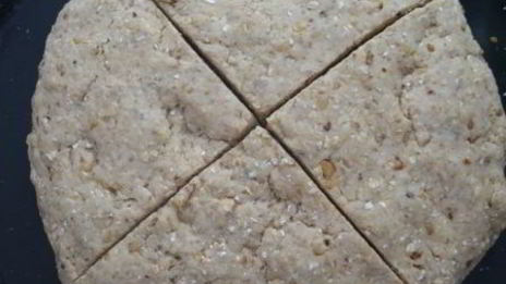 ирландский содовый хлеб с пармезаном и грецкими орехами