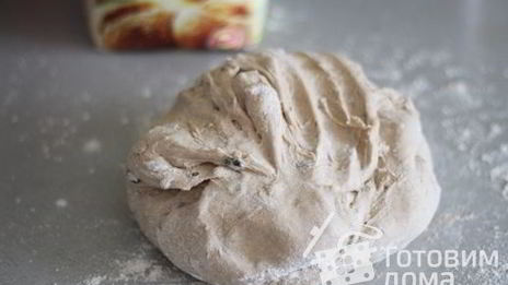 хлеб со смешанной мукой и семечками на ржаной закваске