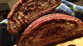 Постный полосатый свекольный хлеб