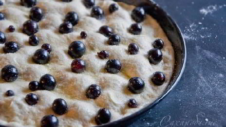 сладкий итальянский хлеб с виноградом