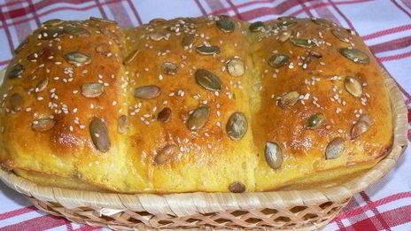 тыквенный хлеб с тыквенными семечками