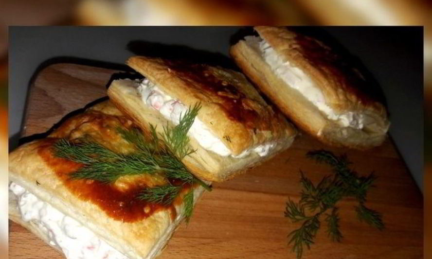 Рецепт хрустящих слоек с крабово-творожным кремом