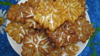 Хворост фигурный из жидкого теста