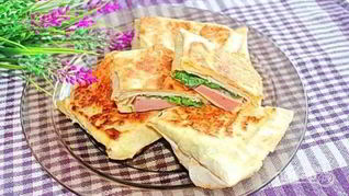 Конвертики из лаваша с ветчиной