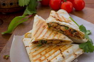 Конвертики с мясом и фасолью в лаваше