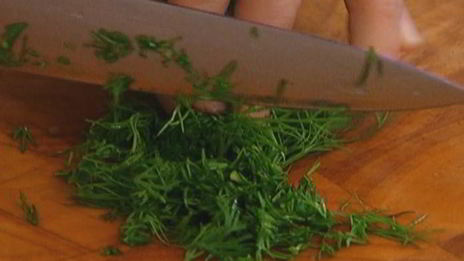 лаваш с копченой скумбрией, огурцом и хреном