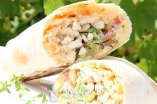 Лаваш с курицей и овощами