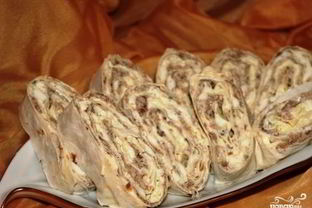 Лаваш с сайрой, яйцами и сыром