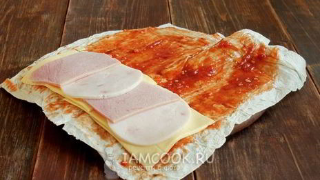 лаваш с ветчиной и сыром в духовке