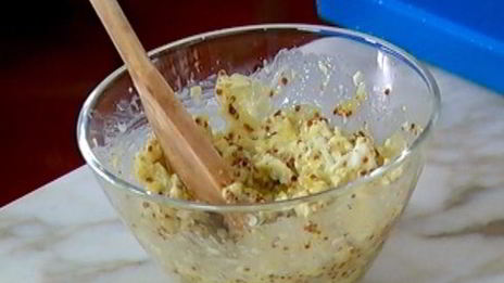 лаваш с яйцом, селедкой и зеленью