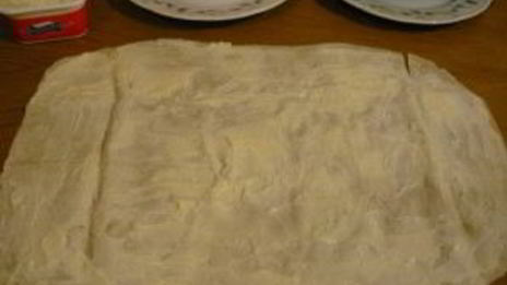 рулетики из лаваша с семгой и ветчиной