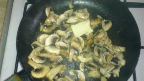 рыбное филе на овощной подушке в лаваше