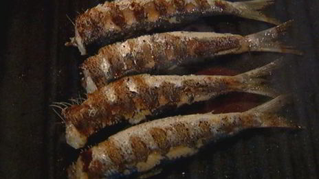 сардинки с легким салатом и чипсами из лаваша