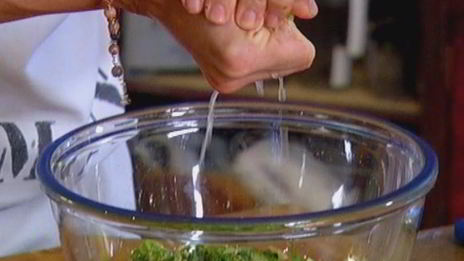 сардинки с легким салатом и чипсами из лаваша