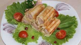 Сосиски в лаваше с сыром и картошкой