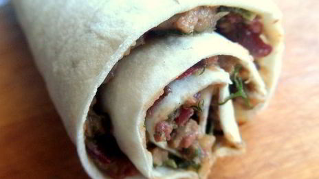 закуска из фасоли в лаваше сытная