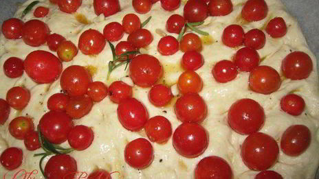 фокачча на картофельном тесте с черри