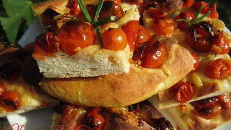 фокачча на картофельном тесте с черри