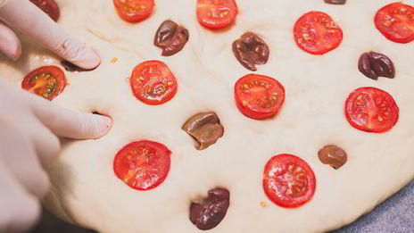 фокачча с черри и маслинами