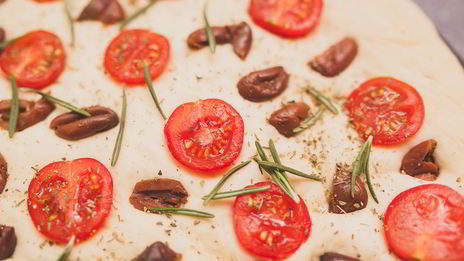 фокачча с черри и маслинами