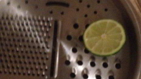 кусочки курицы в индийской лепешке с манго и лаймовой заправкой