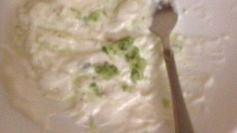 кусочки курицы в индийской лепешке с манго и лаймовой заправкой