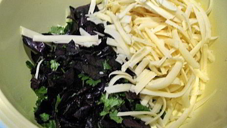 лепешка с зеленью и моцареллой