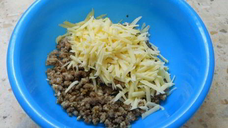 лепешки из лаваша с мясом и сыром