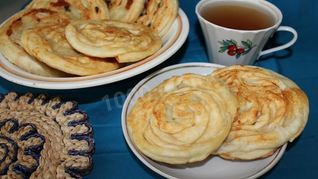 Лепешки из слоеного теста Катлама