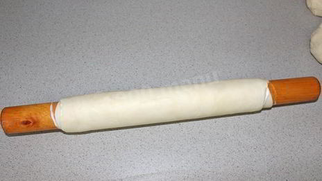 лепешки из слоеного теста катлама