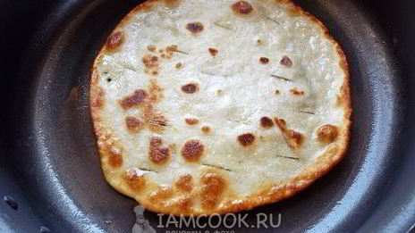 лепешки на воде и муке на сковороде