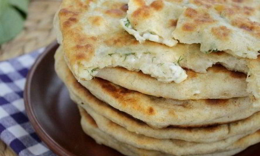 Рецепт лепешек с мукой, брынзой и моцареллой