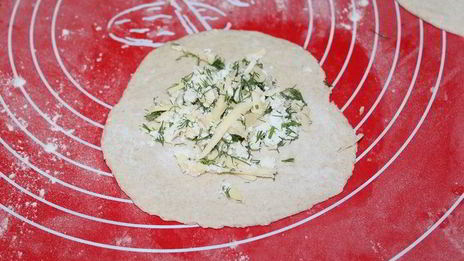 лепешки с мукой, брынзой и моцареллой