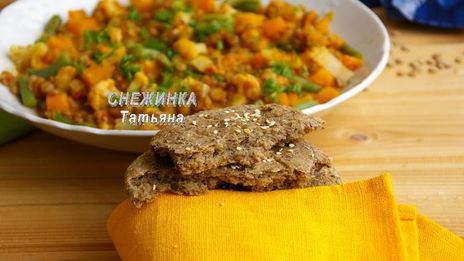 постное карри из чечевицы с чечевичными лепешками