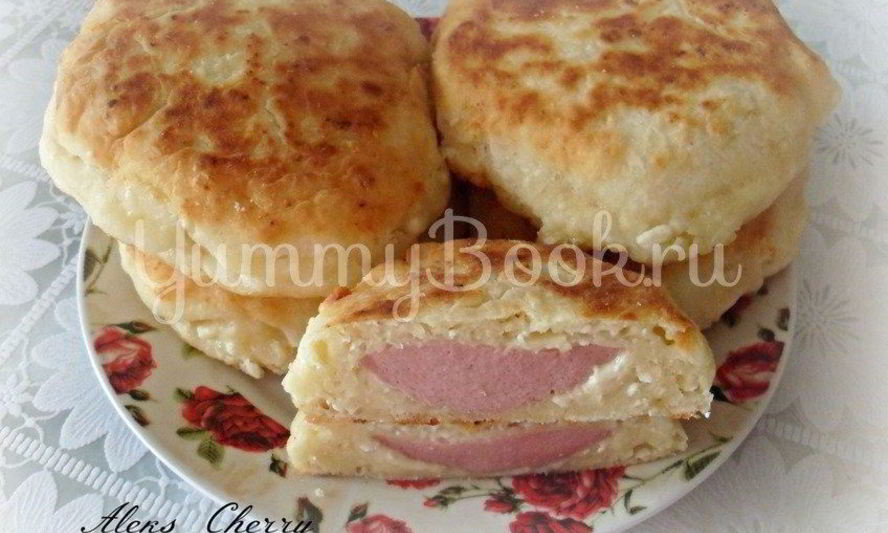 Рецепт творожно-сырных лепешки с колбаской