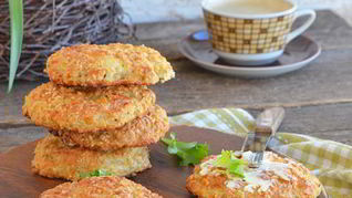 Творожные лепешки с квашеной капустой