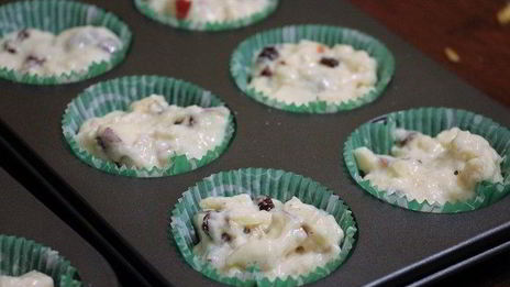 ароматные маффины с яблоками и изюмом