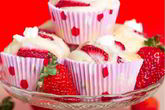 Клубничные маффины с творогом