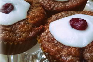 Лимонные маффины с черникой и сушенной клюквой