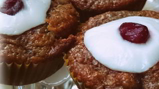 Лимонные маффины с черникой и сушенной клюквой