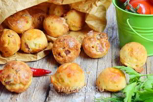 Маффины с колбасой и сыром