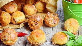 Маффины с колбасой и сыром