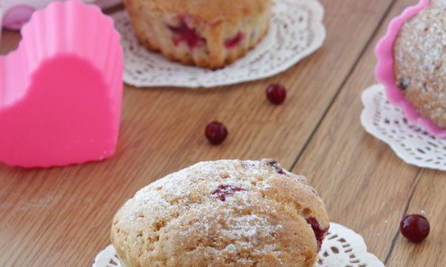 Рецепт маффинов с марципаном и брусникой