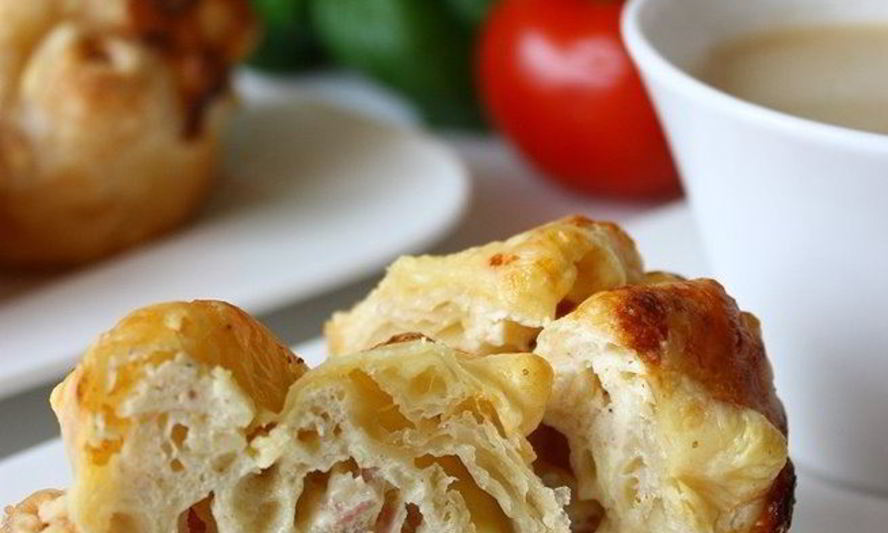 Рецепт маффинов с сыром и ветчиной в слоеном тесте