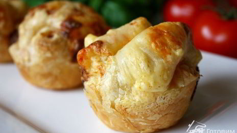 маффины с сыром и ветчиной в слоеном тесте