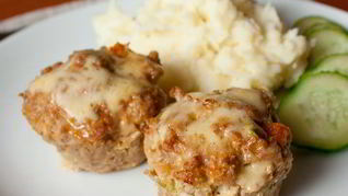 Мясные маффины с овощами