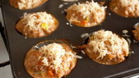 мясные маффины с овощами