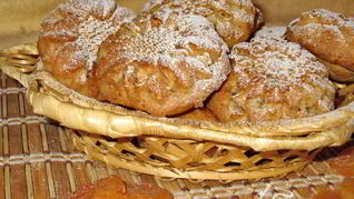 Постные яблочные маффины с курагой