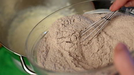 шоколадные маффины с бананом